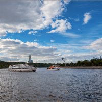 На Воробьёвской набережной... :: Сергей Кичигин