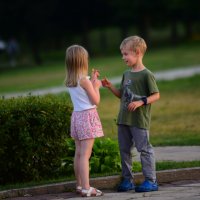 дети  в парке :: Владислав Кравцов