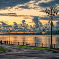Август..закат..Рыбинск.. :: Геннадий Батурин
