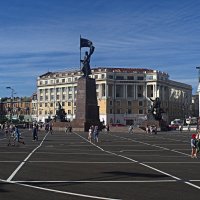 На днях завершилась реконструкция площади, сохранившая прежний её вид :: Евгений Поварёнков