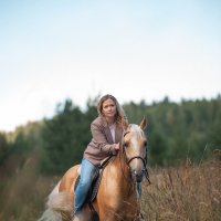 Женщина верхом на лошади :: Ольга Семина