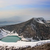 Озеро в кратере вулкана Горелый :: Галина Ильясова