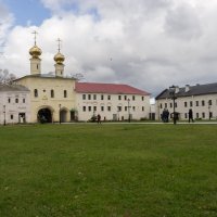 Монастырский двор :: Ирина Соловьёва