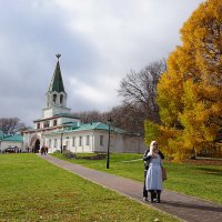 Осень в Коломенском ( Передние врата) :: Ольга 