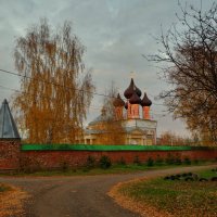 Время листопада, вдалеке слышен лай собаки . г. Нерехта :: Святец Вячеслав 