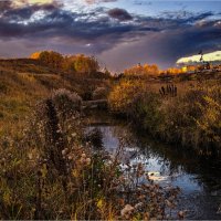 "Вечерние краски осени на речке"© :: Владимир Макаров