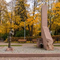 Памятник плачущему мальчику :: Ирина Соловьёва