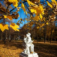В старом парке осень... :: Юлия Копыткина