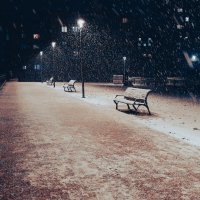 Снег город почти ослеп :: Александр Жирный