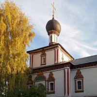 Троицкая церковь женского Ново-Голутвин монастыря :: Galina Solovova