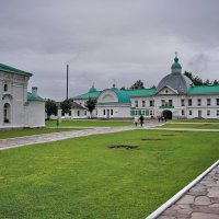 Территория монастыря :: Юрий Шевляков