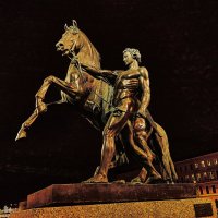 Аничков мост, скульптура "Конь идущий с юношей" :: Геннадий Колосов