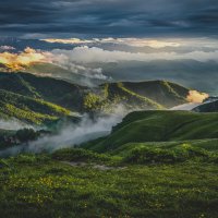 Облачный закат в горах КЧР :: Сергей Сабешкин