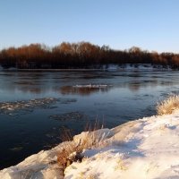 Первый лёд на реке :: Galina Solovova