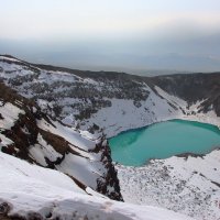 Озеро в кратере вулкана :: Галина Ильясова