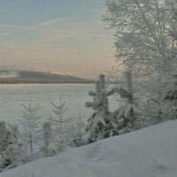 Зимний берег Ангары :: Сергей Шаврин