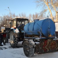 Привезли горячий чай,лёд варить... :: Андрей Хлопонин