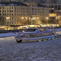 Зимой на реке Москва в одноимённом городе. :: Евгений Седов