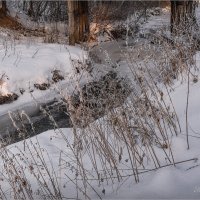 "Студёно. Под старым мостом"© :: Владимир Макаров