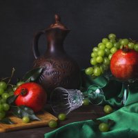 натюрморт с  гранатами и виноградом :: Максим Вышарь