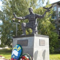 Памятник воинам-интернационалистам в Ревде. :: Иван Обожин