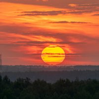 июльское жаркий восход :: Виталий Емельянов