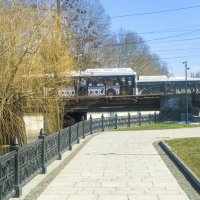 Автобусы  на  мосту :: Валентин Семчишин