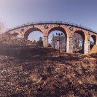 Most kolejowy przez który według legendy nie przejechał  żaden pociąg :: Janusz Wrzesień