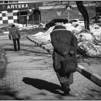 День, улица, аптека, старость... :: Владимир 