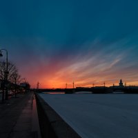Зимний вечер над Невой... :: Сергей Кичигин