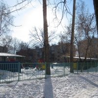 Вид на детский сад с другой стороны дома, где жила Осень :: Андрей Макурин