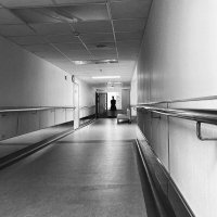 В больничном, длинном коридоре(свет в конце тоннеля) :: Valeriy(Валерий) Сергиенко