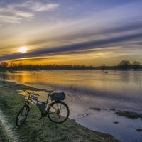 Велосипед в разливе :: Сергей Цветков