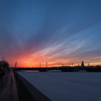 Закат над Невой... :: Сергей Кичигин