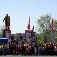 День Победы возле памятника Ленину :: Юлия Денискина