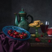 Кубанское с ягодами. :: Оксана Евкодимова