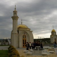 Мечеть и часовня :: Александр Рыжов