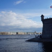 Вид из Петропавловской крепости на Неву и Дворцовую набережную :: zavitok *