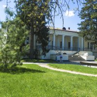 Дворец  Воронцова в  окружении  зелени :: Валентин Семчишин