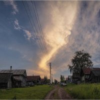 "Вечерние облака над деревней"© :: Владимир Макаров