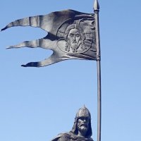 Памятник Александру Невскому рядом с Храмом :: Сергей Антонов