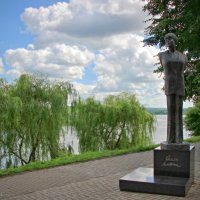 Памятник Белле Ахмадулиной :: Andrey Lomakin