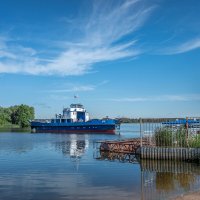 "Плывёт паром, поет вода о чём-то рядом..." :: Михаил "Skipper"