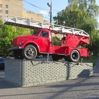 Пожарная машина на улице Вавилова :: Сергей Антонов