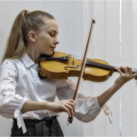 Юная скрипачка Злата Серебрякова :: Александр Максимов