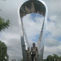 Памятник десантникам в парке Победы :: Татьяна 