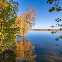 На озере осень :: Vladimbormotov 