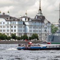 Проплывает трамвайчик -- привет "Авроре"! :: Стальбаум Юрий 