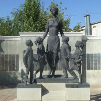 Памятник первой учительнице :: Наиля 