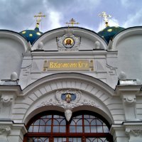 Над входом  в Успенский собор :: Елена Кирьянова